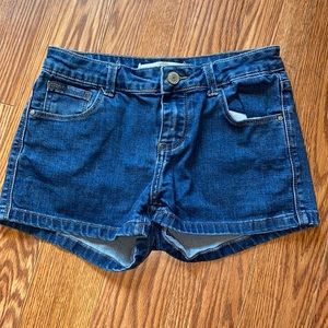 💙 Papaya Dark Wash Mid-Rise Jean Shorts // Size:2💙